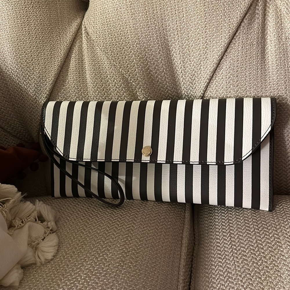 Henri bendel travel organizer wallet
